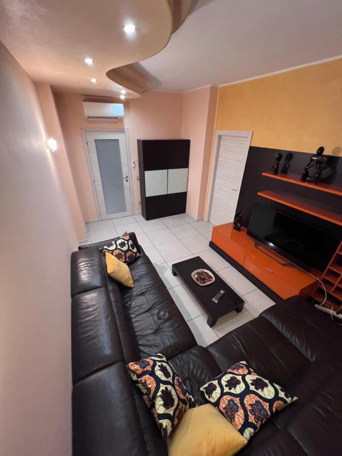 Stay In Style - Vibrant Condo In San Giovanni Lupatoto サン・ジョヴァンニ・ルパトート エクステリア 写真